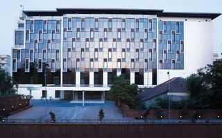 Vivanta hotel escort Pari Chowk